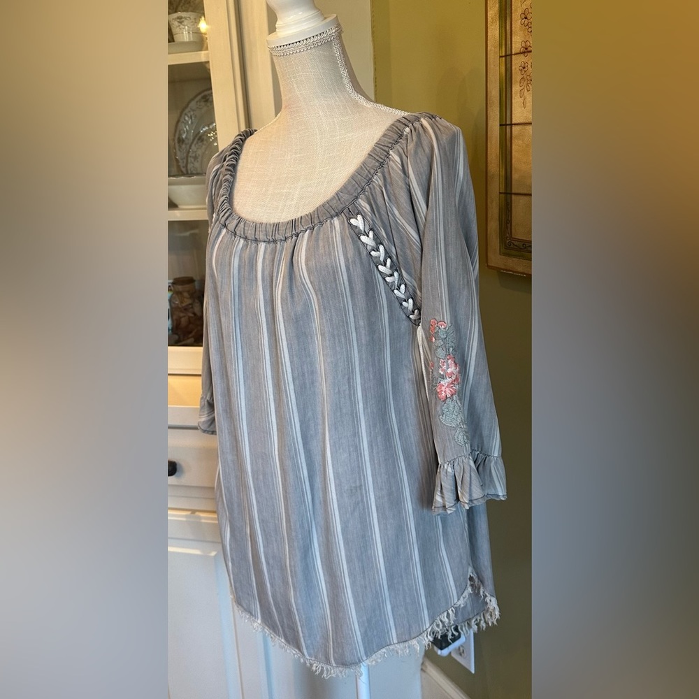 EUC Standard Grace Bohemian Top. Size Small